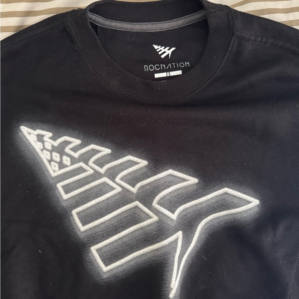 Roc-nation, crew neck sweater, size Large
